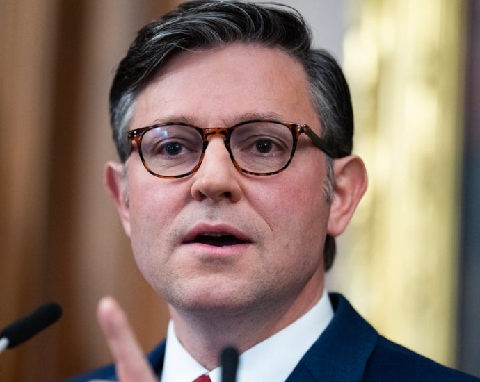 mike-johnson-brags-of-‘exquisite’-drug-boat-intel-while-lawmakers-beg-for-any-bit-of-evidence