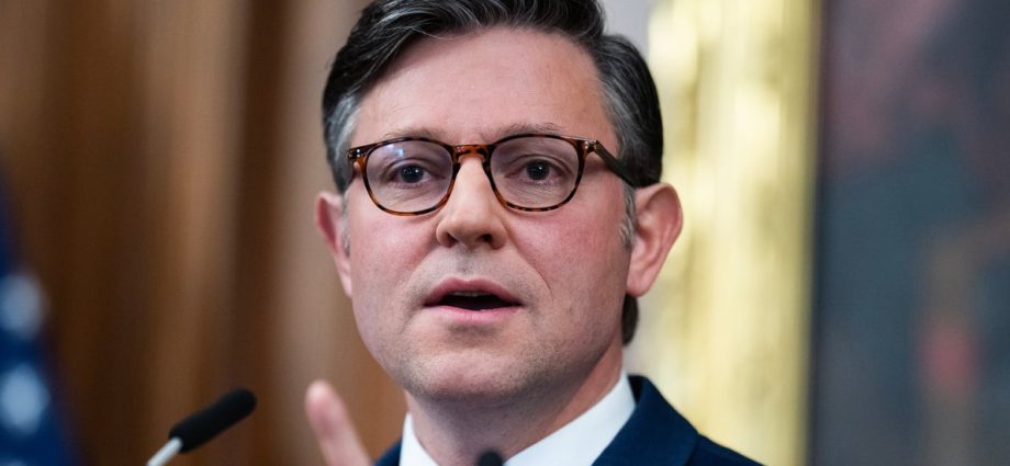 mike-johnson-brags-of-‘exquisite’-drug-boat-intel-while-lawmakers-beg-for-any-bit-of-evidence