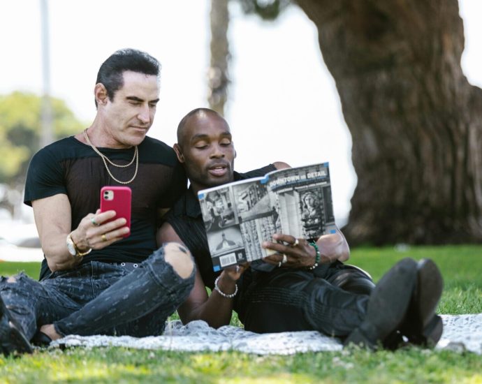 1-in-4-lgbtq+-singles-report-politics-are-changing-how-they-date