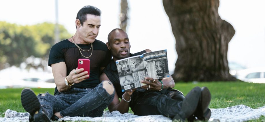 1-in-4-lgbtq+-singles-report-politics-are-changing-how-they-date