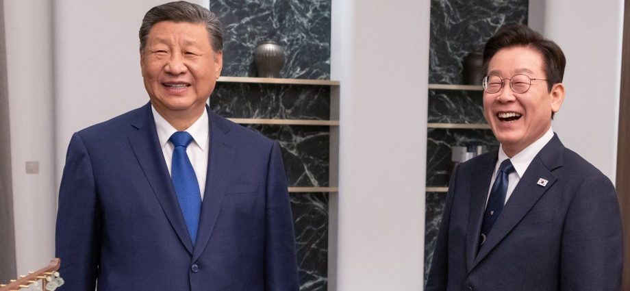 china’s-president-xi-jinping-jokes-about-backdoors-in-xiaomi-smartphones