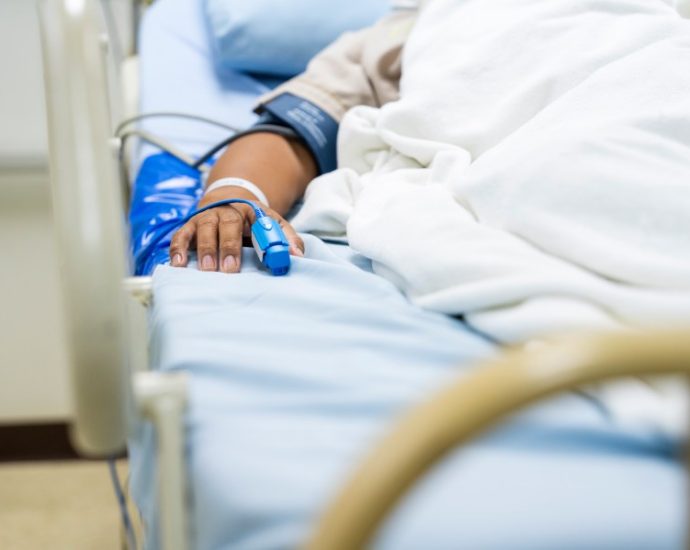 health-system-mistakenly-sends-death-notices-to-500-living-patients