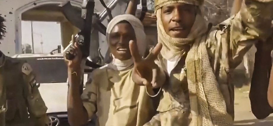 rsf-digging-mass-graves-in-sudan’s-el-fasher-to-‘clean-up-massacre’:-expert