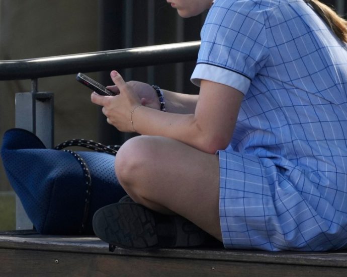 australia-adds-reddit-and-kick-to-social-media-platforms-banning-children-under-16