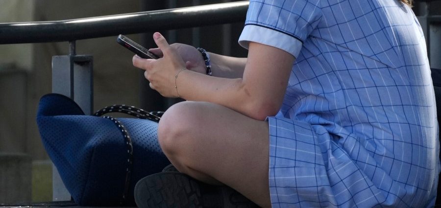 australia-adds-reddit-and-kick-to-social-media-platforms-banning-children-under-16