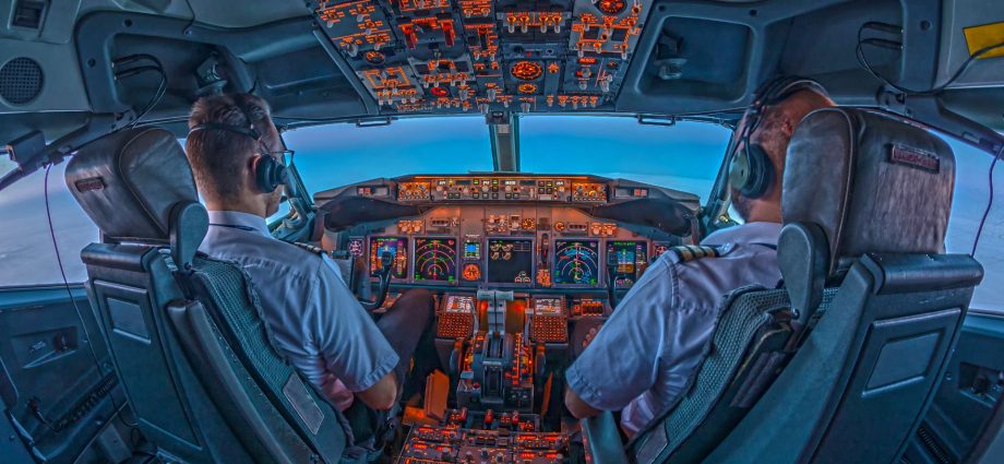 this-is-how-more-much-more-an-airline-captain-makes-than-a-first-officer