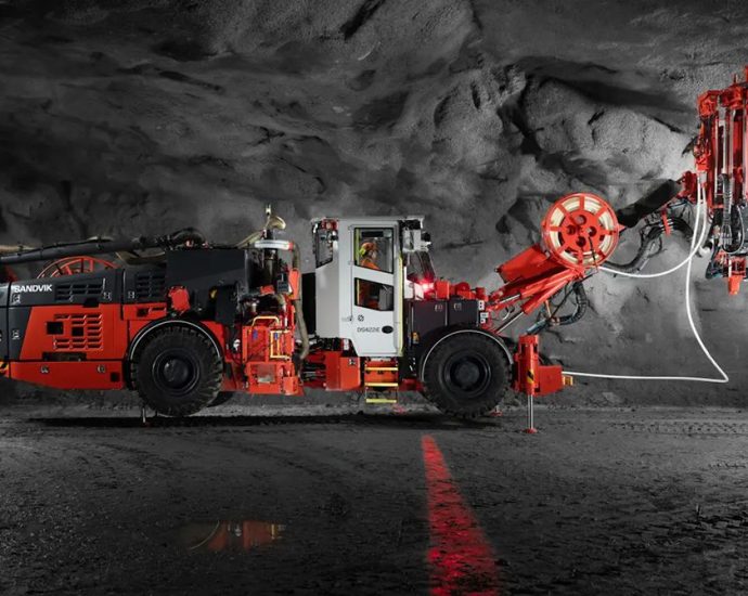 sandvik-launches-battery-electric-cable-bolter-for-underground-mining