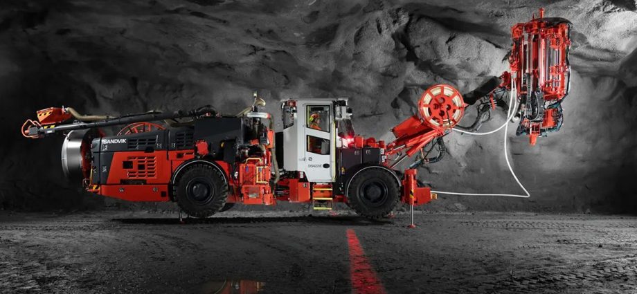 sandvik-launches-battery-electric-cable-bolter-for-underground-mining