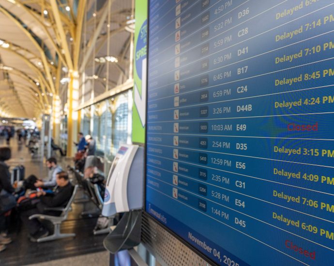 faa-to-reduce-flights-by-10-percent-as-us-government-shutdown-drags-on