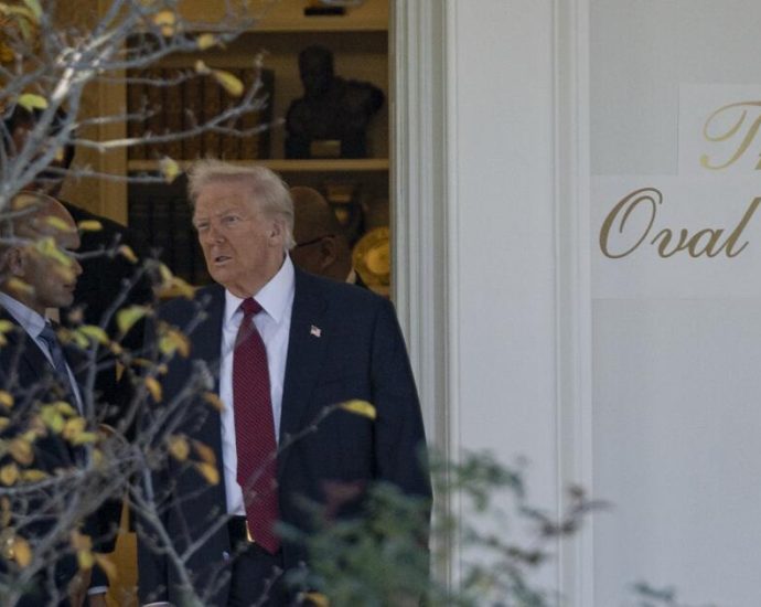 after-republican-election-losses,-the-traitor-pushes-lawmakers-to-end-shutdown,-filibuster