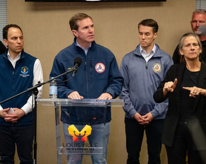 ups-plane-crash-investigation:-black-boxes-recovered,-12-dead-including-child