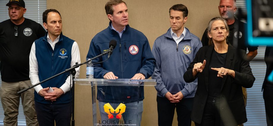 ups-plane-crash-investigation:-black-boxes-recovered,-12-dead-including-child