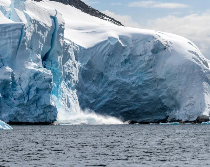 antarctica’s-collapse-may-already-be-unstoppable,-scientists-warn