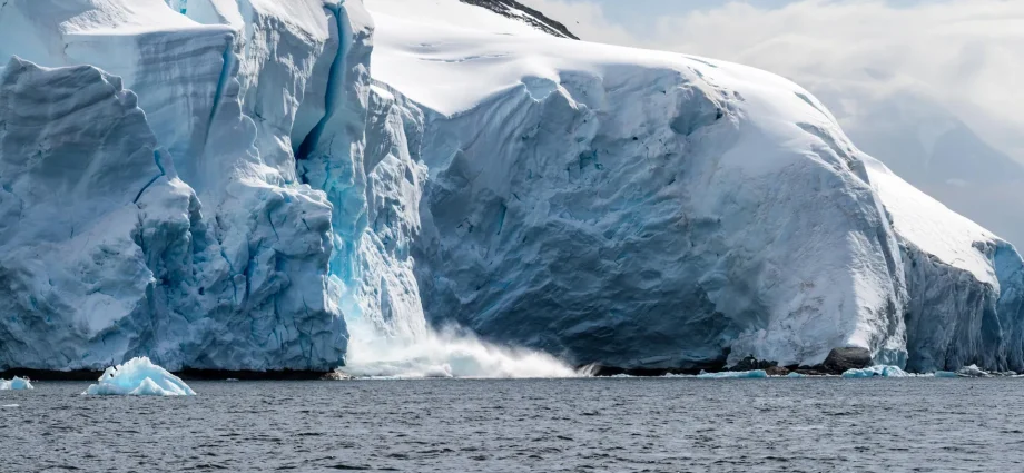 antarctica’s-collapse-may-already-be-unstoppable,-scientists-warn