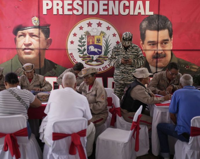 millions-of-venezuelans-join-volunteer-militias-as-us-attacks-continue