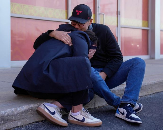 chicago-child-care-worker-detained-by-ice-as-children-watched