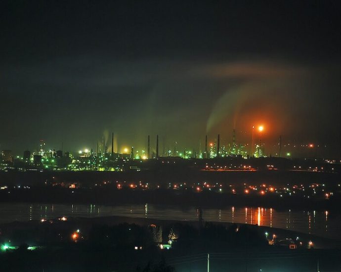 bulgaria-prepares-to-nationalize-lukoil-refinery-as-us-sanctions-hit-russian-oil