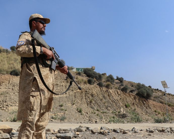 afghanistan-and-pakistan-exchange-fire-as-ceasefire-talks-resume-in-turkiye