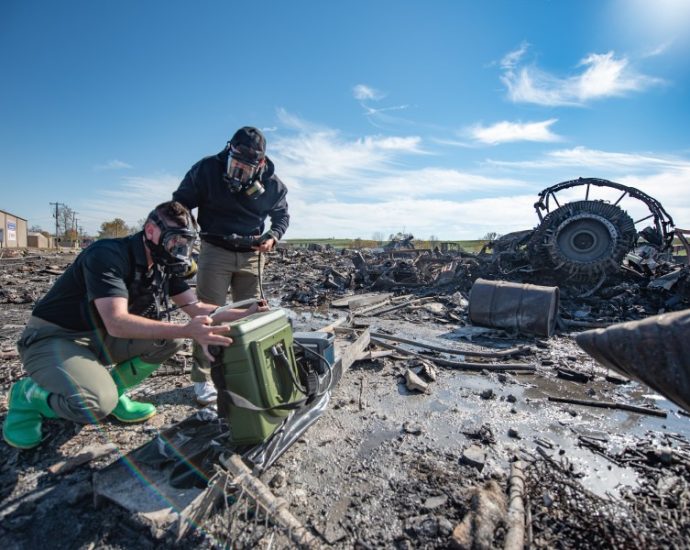 dramatic-videos-show-the-burning-ups-cargo-plane-crash-in-a-massive-fireball
