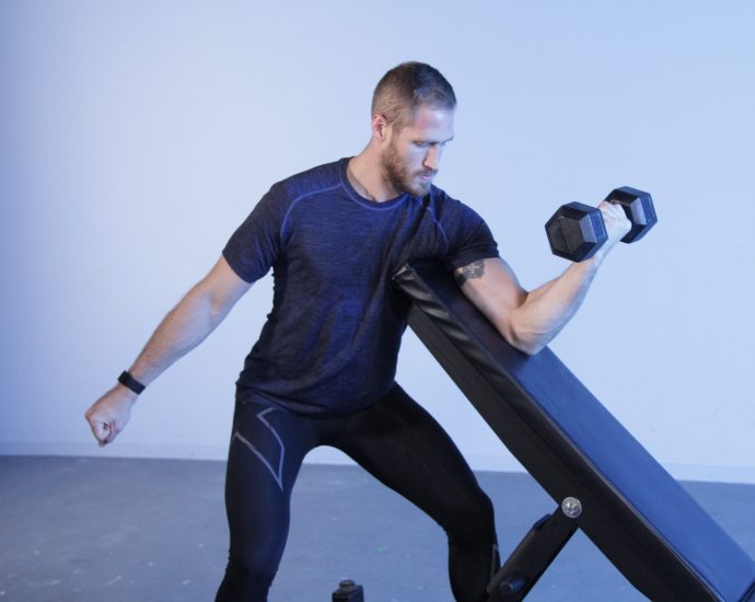 Blow Up Your Biceps With the Preacher Curl