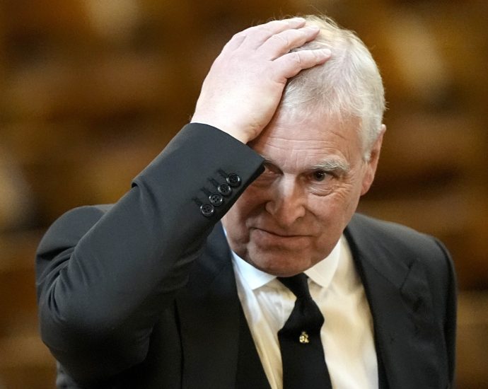 us-lawmakers-call-on-uk’s-ex-prince-andrew-to-testify-over-epstein-ties