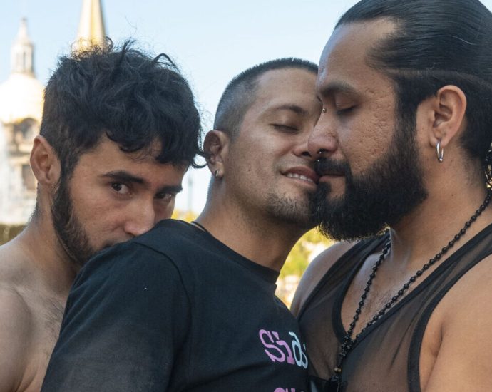 queer-activists-to-host-cross-border-‘hiv-kiss-in’-ahead-of-world-aids-day