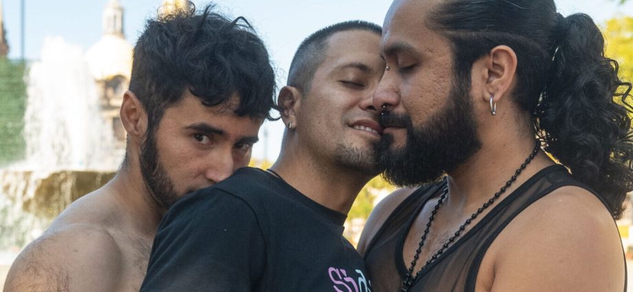 queer-activists-to-host-cross-border-‘hiv-kiss-in’-ahead-of-world-aids-day