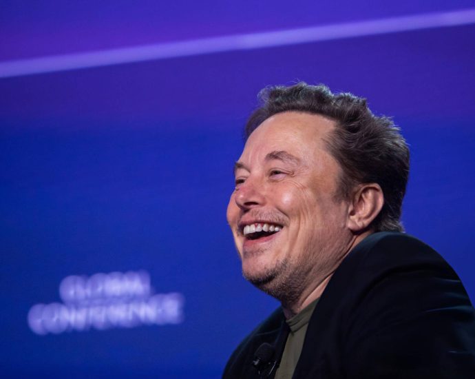musk-gets-approval-for-bumper-tesla-payout-but,-unlike-his-robot,-there-are-strings-attached