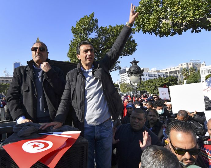 tunisian-opposition-figures-join-hunger-strike-to-support-jailed-politician