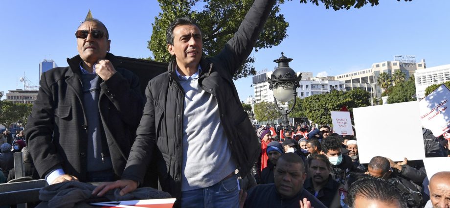 tunisian-opposition-figures-join-hunger-strike-to-support-jailed-politician