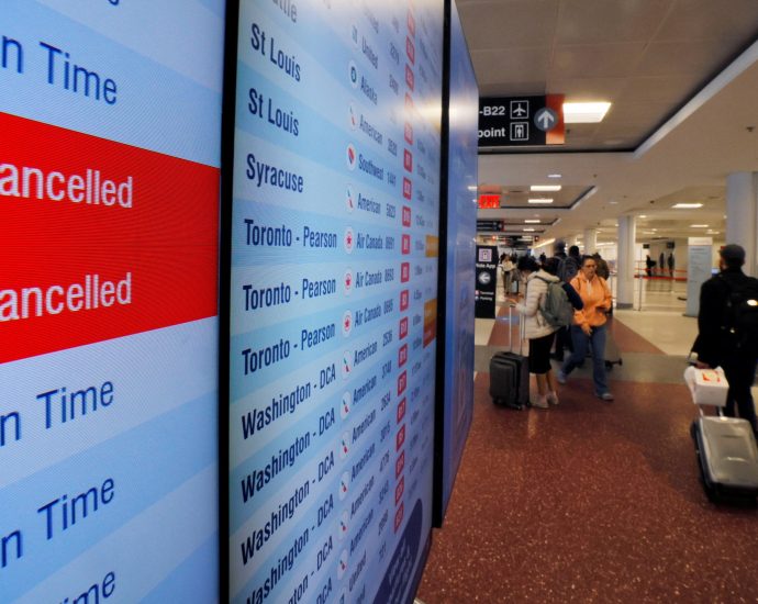 thousands-of-us-flights-cancelled,-delayed-as-government-shutdown-continues