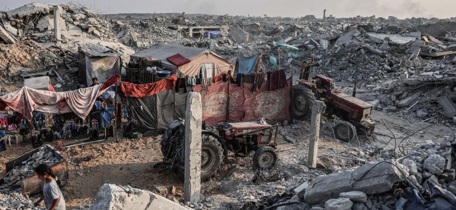 live:-israeli-killings-continue-in-gaza,-west-bank;-hamas-retrieves-body