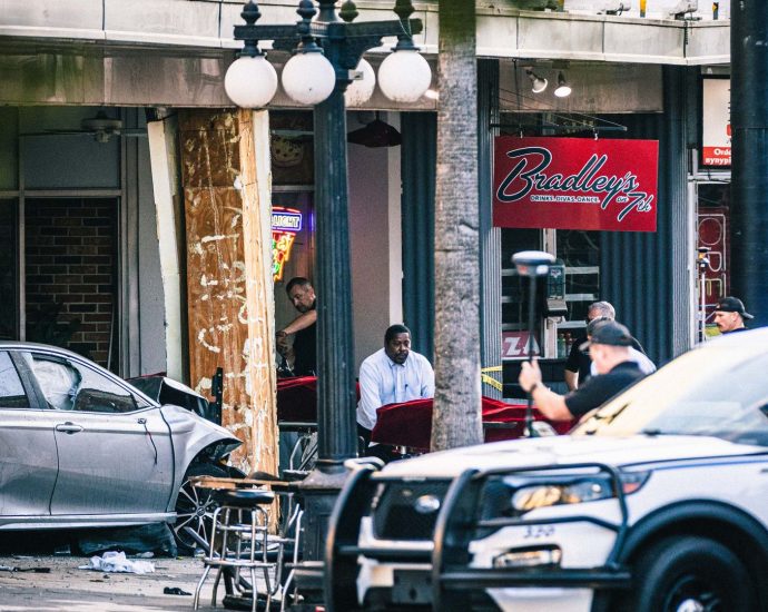 at-least-4-dead,-13-injured-after-alleged-street-racer-crashes-into-tampa-nightclub