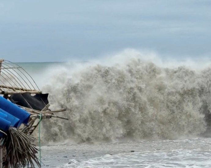 nearly-one-million-evacuated-as-typhoon-fung-wong-nears-philippines