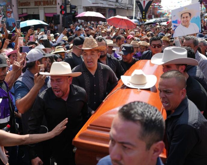 slaying-of-mexican-mayor-sparks-national-outcry-over-cartel-power