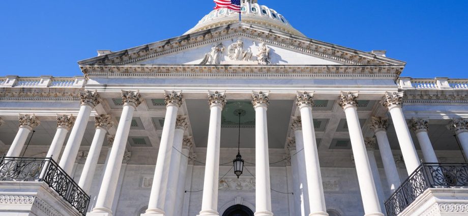 weekend-session-gets-off-to-slow-start-in-senate-as-lawmakers-look-for-a-way-out-of-shutdown