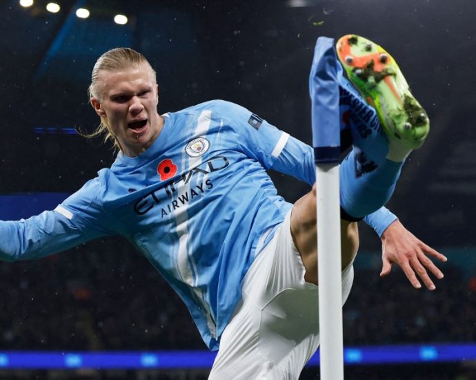 man-city-crush-liverpool-3-0-to-cut-gap-with-premier-league-leaders-arsenal