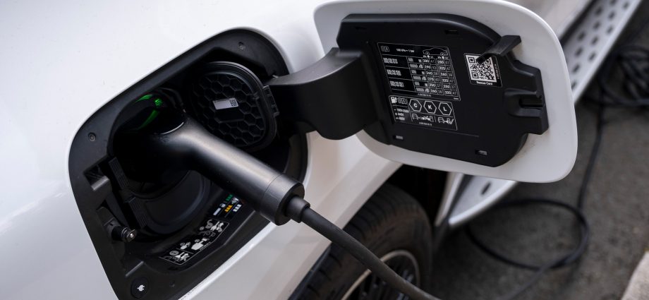 the-ev-battery-tech-that’s-worth-the-hype,-according-to-experts