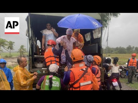 evacuees-take-shelter-as-super-typhoon-fung-wong-lashes-the-philippines