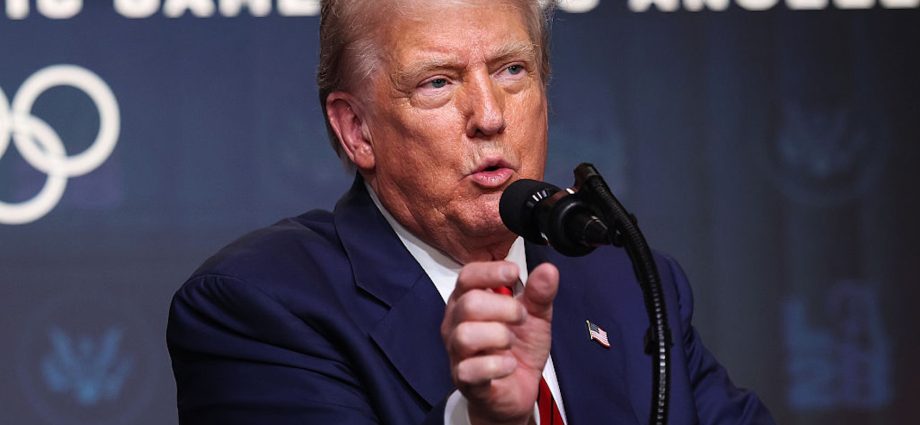 the-traitor-promises-$2000-tariff-dividend-to-all-americans