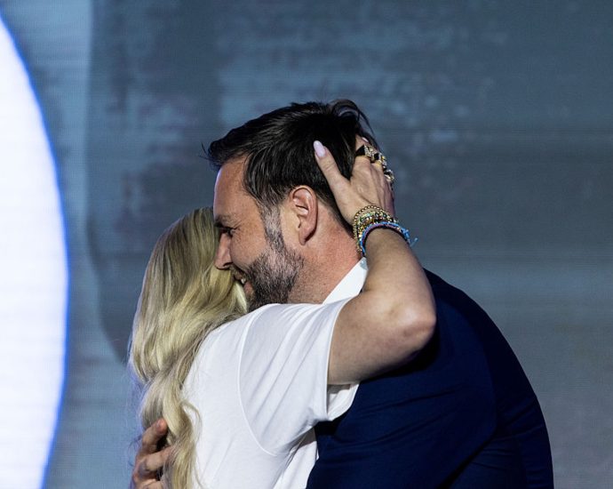 why-jd-vance-and-erika-kirk’s-hug-made-tongues-wag