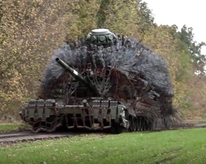 ukrainians-laughed-at-russia’s-diy-anti-drone-tanks-now-they-copy-them.