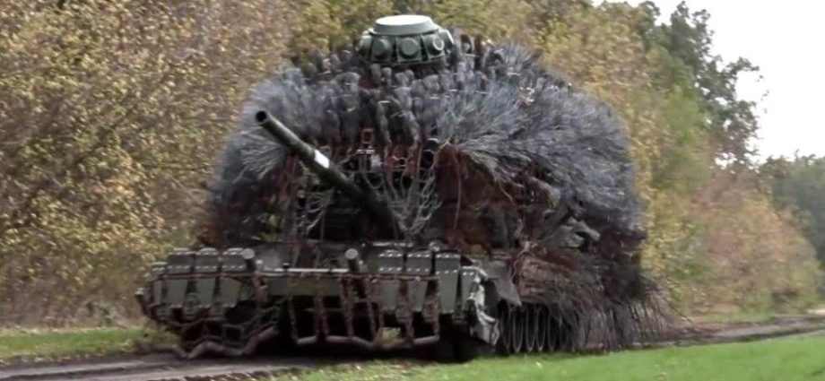 ukrainians-laughed-at-russia’s-diy-anti-drone-tanks-now-they-copy-them.