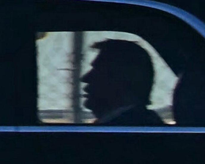 the-traitor’s-limo-ride-had-a-strange-moment,-and-everyone-could-see-it