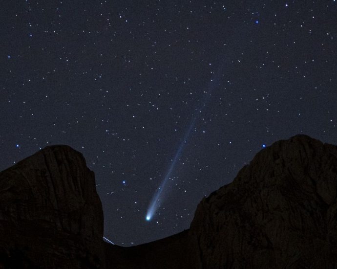 Comet Lemmon lights up the sky over Spain | Space photo of the day for Nov. 11, 2025