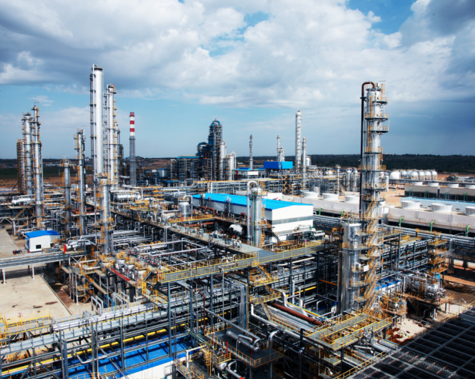 chinese-refiner-backs-away-from-russian-oil-amid-sanctions-fallout,-reuters-says