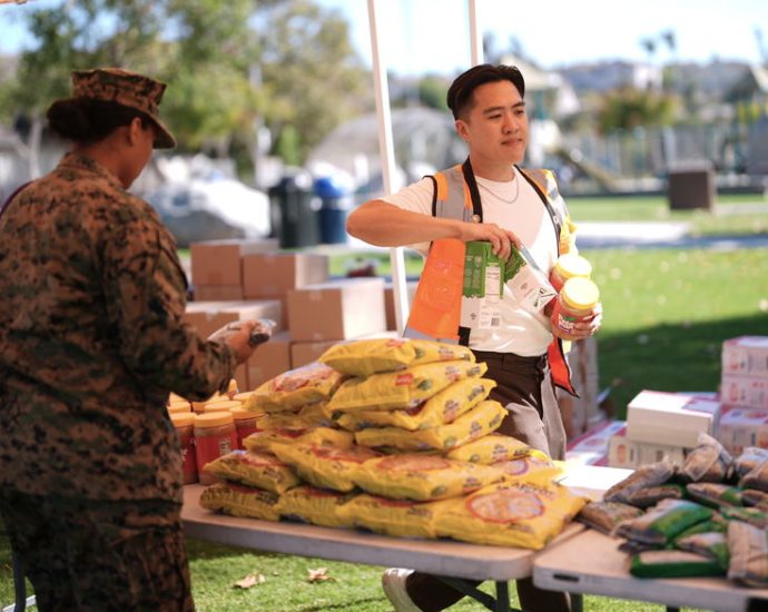 nothing-says-‘veterans-day’-like-military-families-in-a-food-line