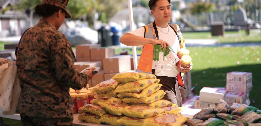 nothing-says-‘veterans-day’-like-military-families-in-a-food-line