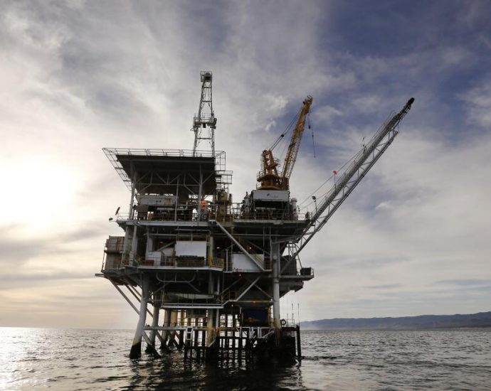 the-traitor-wants-oil-drilling-off-the-coast-of-california.-but-does-anyone-else?