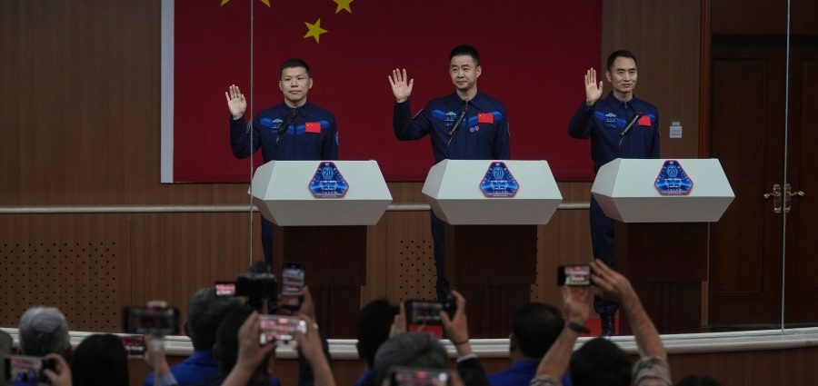 china’s-stranded-astronauts-‘in-good-condition’-after-space-debris-delays-planned-return
